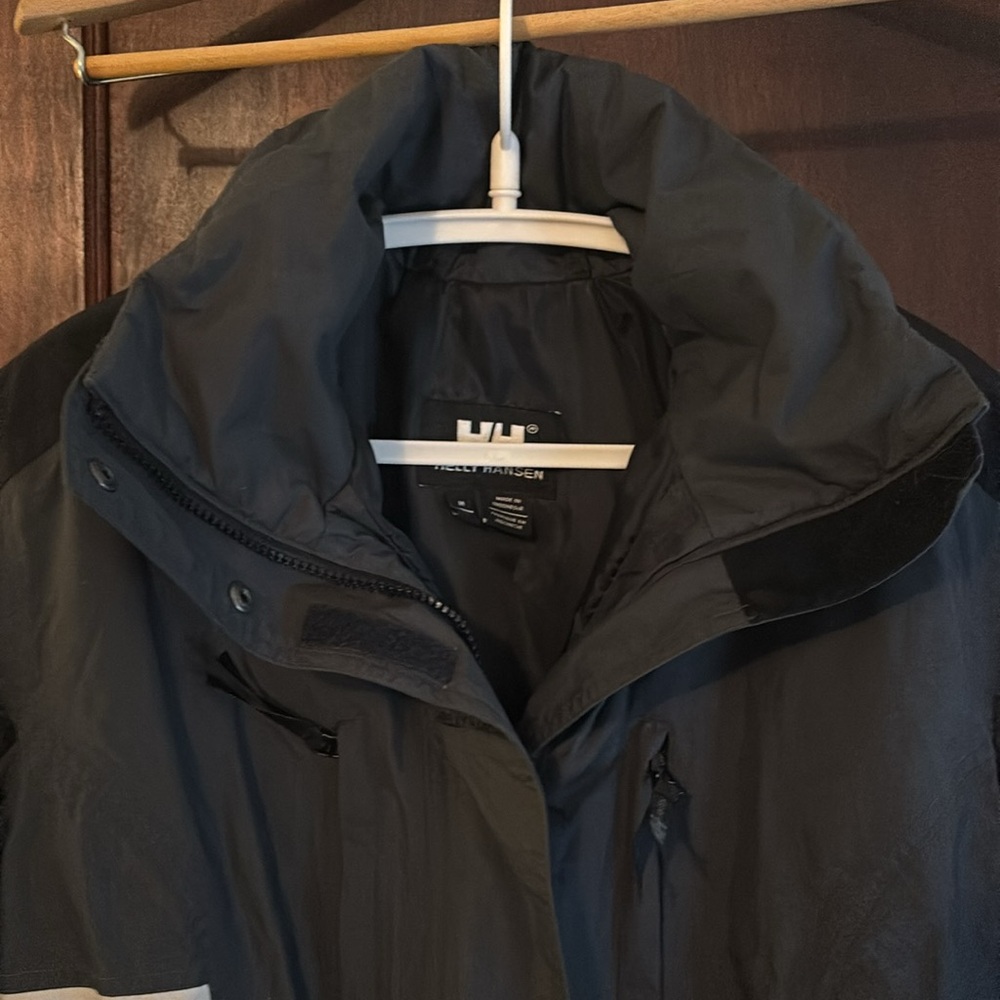 Helly Hansen Gray Jacket with White Logo - image 3